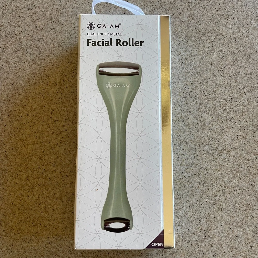 GAIAM Dual-Ended Metal Facial Roller in Sage